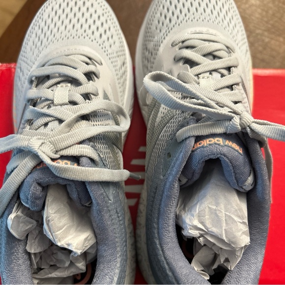 New Balance Women's Gray Running Shoes- New in Box size 8 medium width - Picture 15 of 16